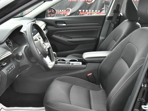 Used 2024 Nissan Altima 2.5 SV image 17