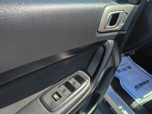 Used 2019 Ford Ranger XLT w/ Equipment Group 302A Luxury AWD/4WD image 11