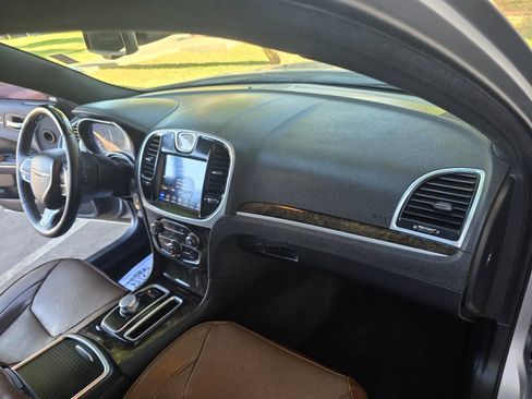 Used 2018 Chrysler 300 Limited RWD image 34