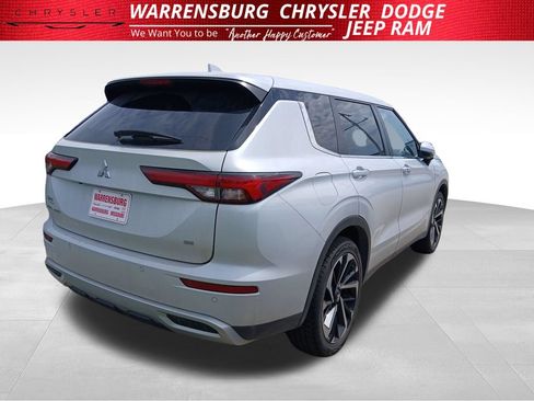 Used 2023 Mitsubishi Outlander SE AWD/4WD image 3