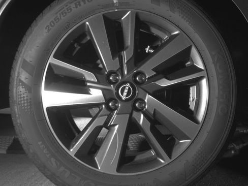 Used 2025 Nissan Versa SV FWD image 14