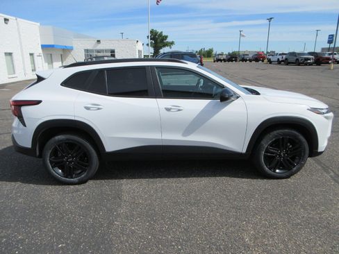 Certified 2024 Chevrolet Trax ACTIV FWD image 4