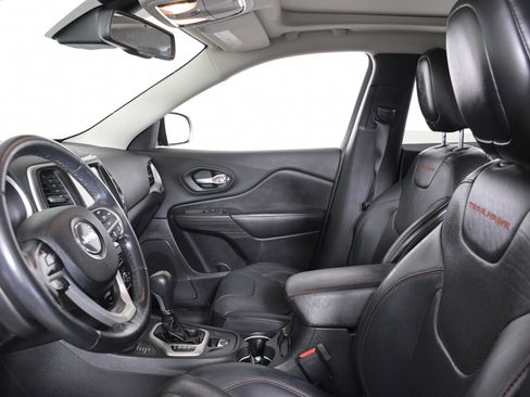 Used 2016 Jeep Cherokee Trailhawk w/ Comfort/Convenience Group image 21