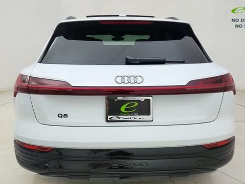 Used 2024 Audi Q8 e-tron Prestige w/ Prestige Package AWD/4WD image 5