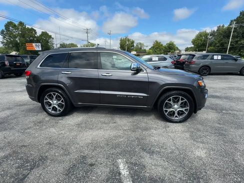 Used 2019 Jeep Grand Cherokee Overland AWD/4WD image 11