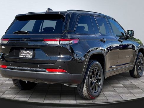 Used 2025 Jeep Grand Cherokee Altitude image 7