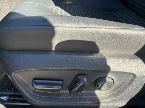 Used 2023 Toyota Camry SE image 14