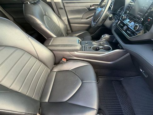 Used 2022 Toyota Highlander XLE image 35