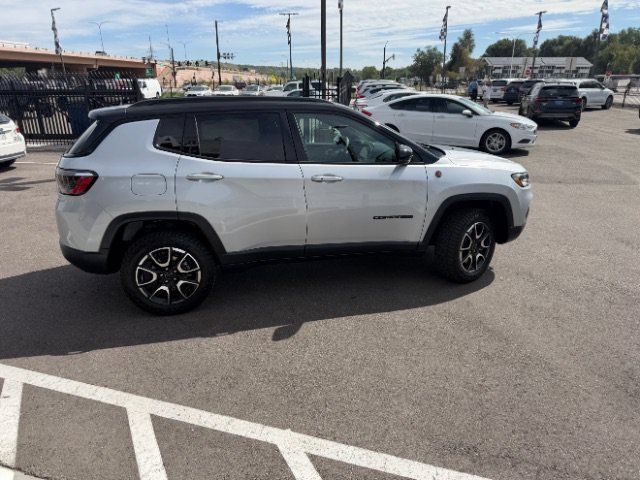 Used 2025 Jeep Compass Trailhawk AWD/4WD image 19