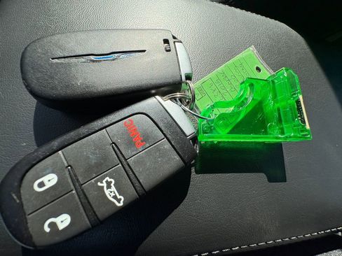 Used 2019 Chrysler 300 Touring w/ Chrome Appearance Package image 33