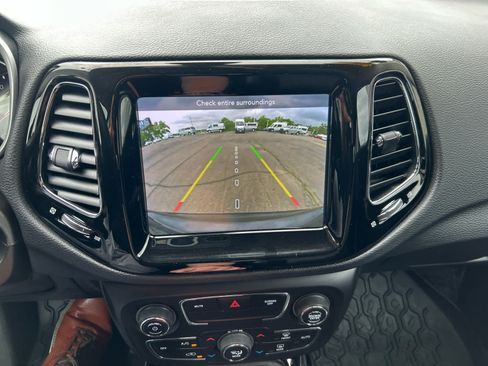 Used 2019 Jeep Compass Limited AWD/4WD image 18