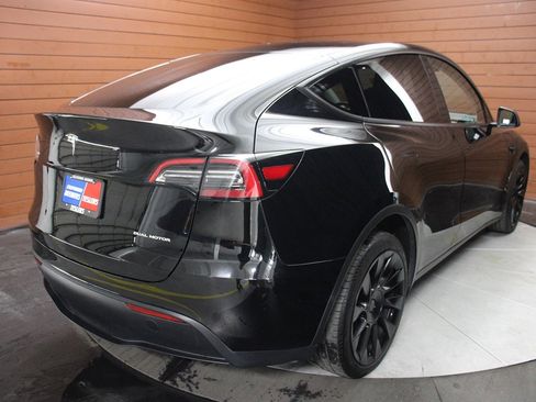 Used 2023 Tesla Model Y Long Range image 53