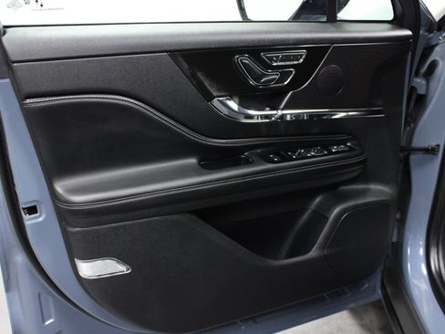 Used 2024 Lincoln Corsair Reserve image 11