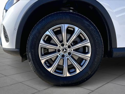 Used 2025 Mercedes-Benz GLC 300 image 10