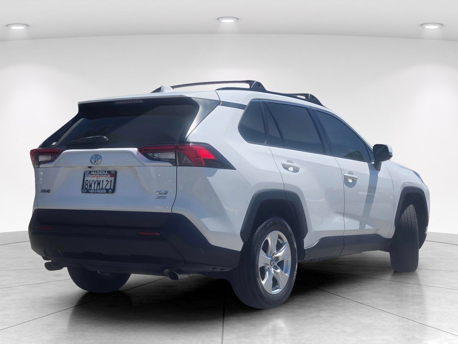Used 2021 Toyota RAV4 XLE AWD/4WD image 4