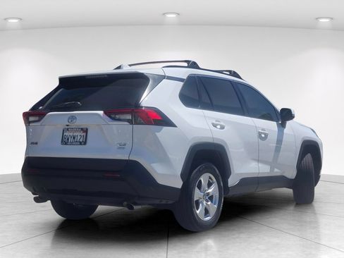 Used 2021 Toyota RAV4 XLE AWD/4WD image 4