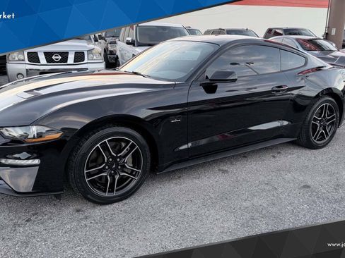 Used 2019 Ford Mustang GT RWD image 2