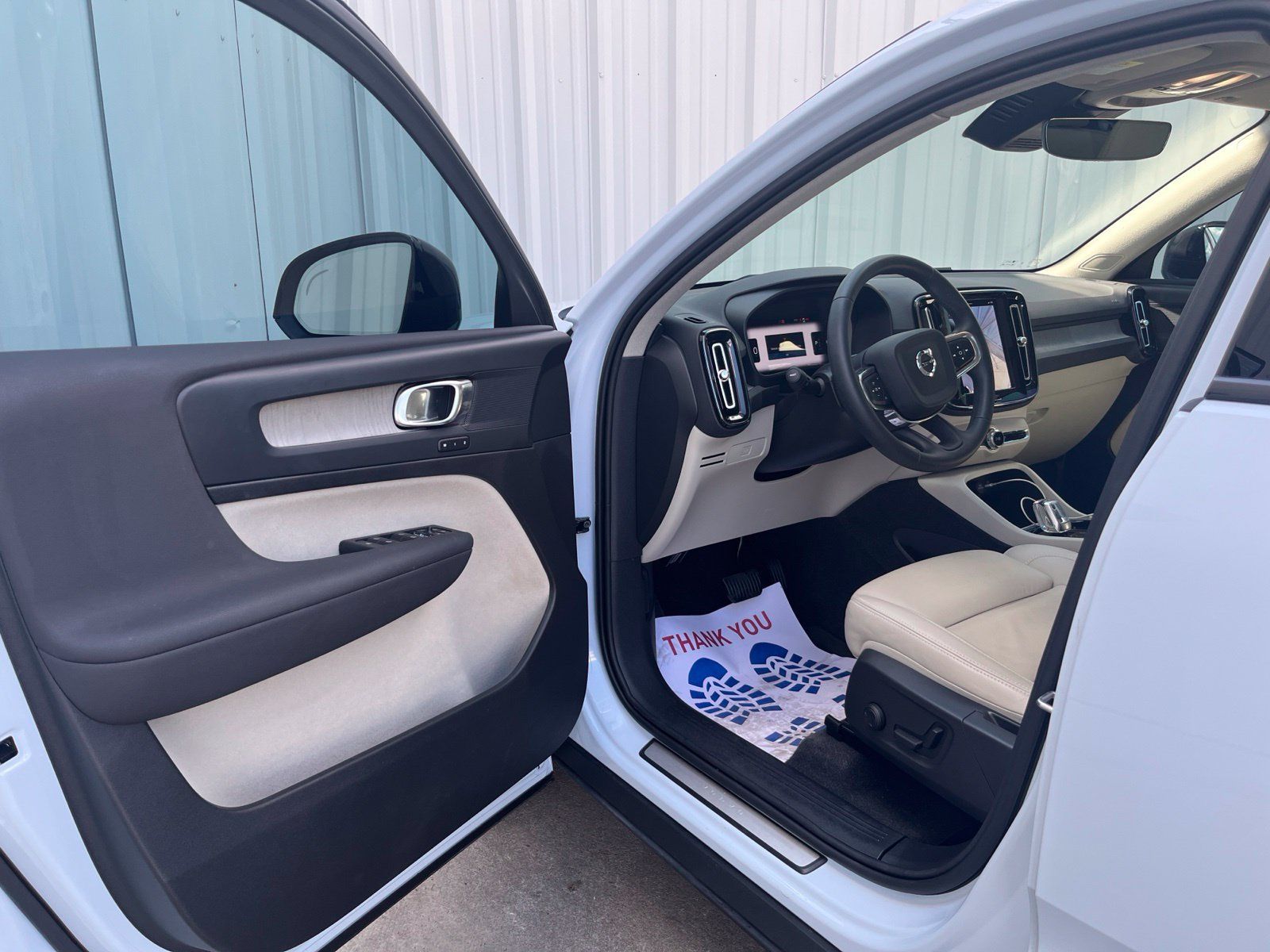 Used 2024 Volvo XC40 B5 Plus w/ Protection Package Premier AWD/4WD image 10