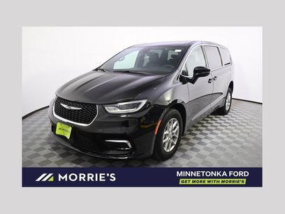 Used 2026 Chrysler Pacifica Select