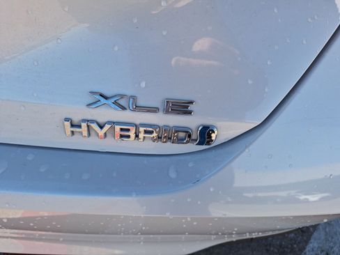 Used 2022 Toyota Avalon XLE image 12