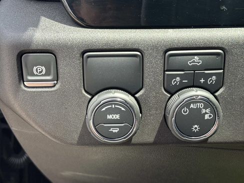Used 2025 Chevrolet Silverado 1500 LT RWD image 21