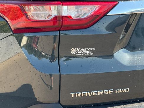 Used 2021 Chevrolet Traverse LT w/ LT Premium Package image 25