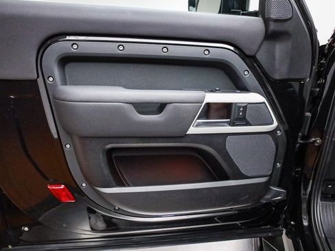 Used 2021 Land Rover Defender 90 X-Dynamic S image 15