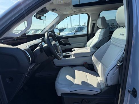 Used 2025 Ford Expedition Max Platinum w/ Platinum Ultimate Package AWD/4WD image 5