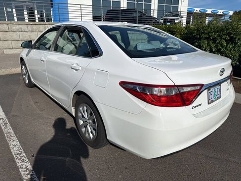 Used 2015 Toyota Camry LE FWD image 12