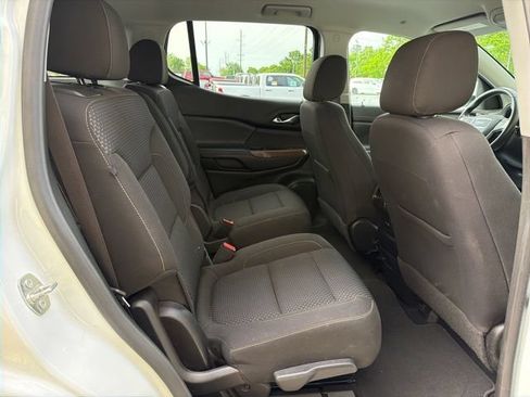 Used 2021 GMC Acadia SLE FWD image 13