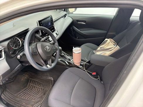 Used 2021 Toyota Corolla LE image 9