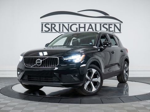 Used 2023 Volvo XC40 B5 Plus w/ Protection Package Premier image 26