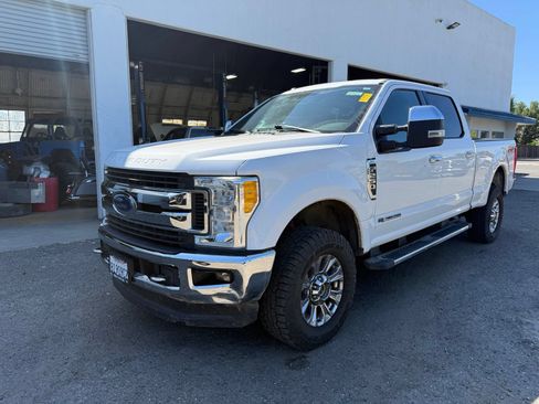 Used 2017 Ford F250 XLT w/ XLT Premium Package AWD/4WD image 4