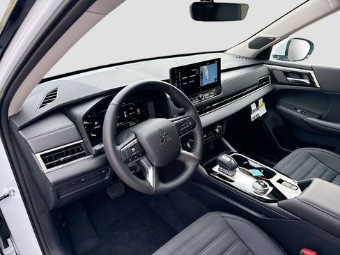 New 2026 Mitsubishi Outlander SE image 9