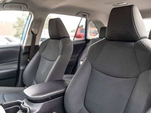 Used 2019 Toyota RAV4 LE w/ All Weather Liner Package AWD/4WD image 17