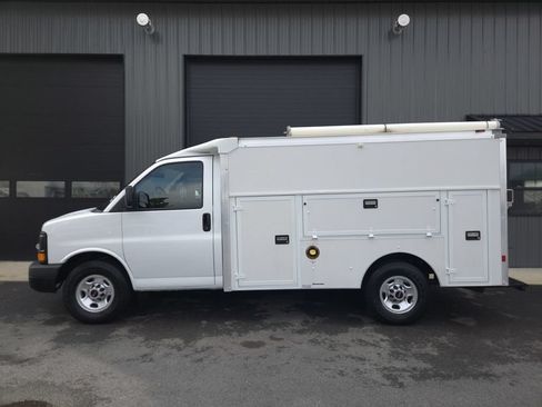 Used 2015 GMC Savana 3500 RWD image 1
