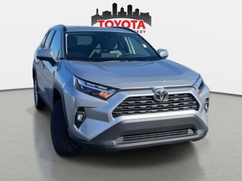 Used 2023 Toyota RAV4 XLE Premium image 8