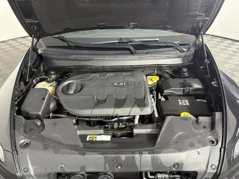 Used 2014 Jeep Cherokee Limited w/ Luxury Group AWD/4WD image 7