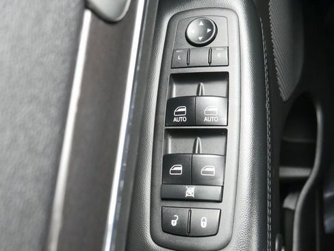 Used 2018 Jeep Grand Cherokee Limited image 28