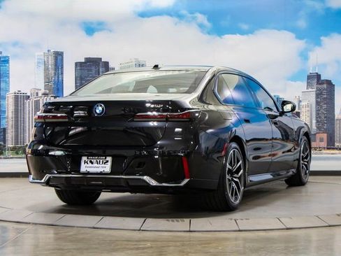 Used 2025 BMW 750e xDrive w/ Premium Package image 8