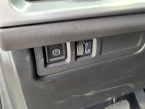 Used 2024 Cadillac XT4 Premium Luxury image 16