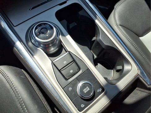 Used 2024 Ford Explorer XLT w/ Equipment Group 202A AWD/4WD image 20