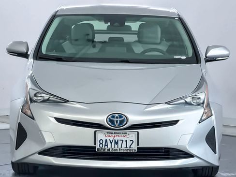 Used 2018 Toyota Prius Two image 10