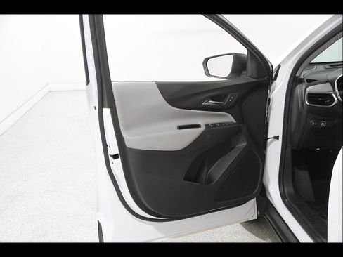 Certified 2021 Chevrolet Equinox LS AWD/4WD image 4