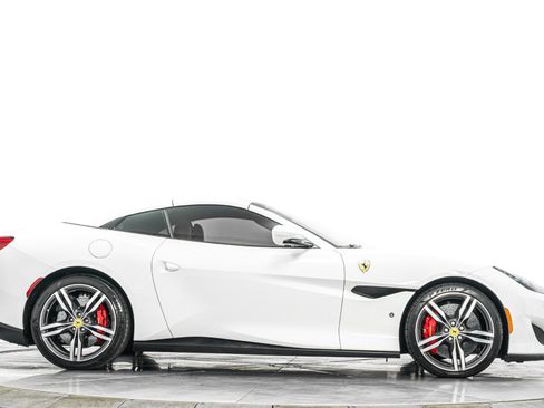 Used 2019 Ferrari Portofino RWD image 18