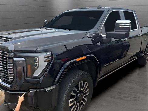 Used 2024 GMC Sierra 3500 Denali Ultimate AWD/4WD image 2