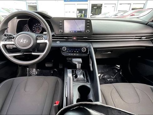 Certified 2021 Hyundai Elantra SEL FWD image 18