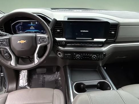 Used 2025 Chevrolet Silverado 2500 LTZ w/ LTZ Plus Package AWD/4WD image 17
