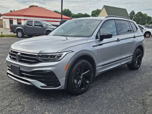 Used 2023 Volkswagen Tiguan SE R-Line FWD image 1