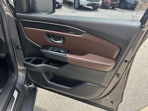 Used 2025 Honda Pilot Elite image 17